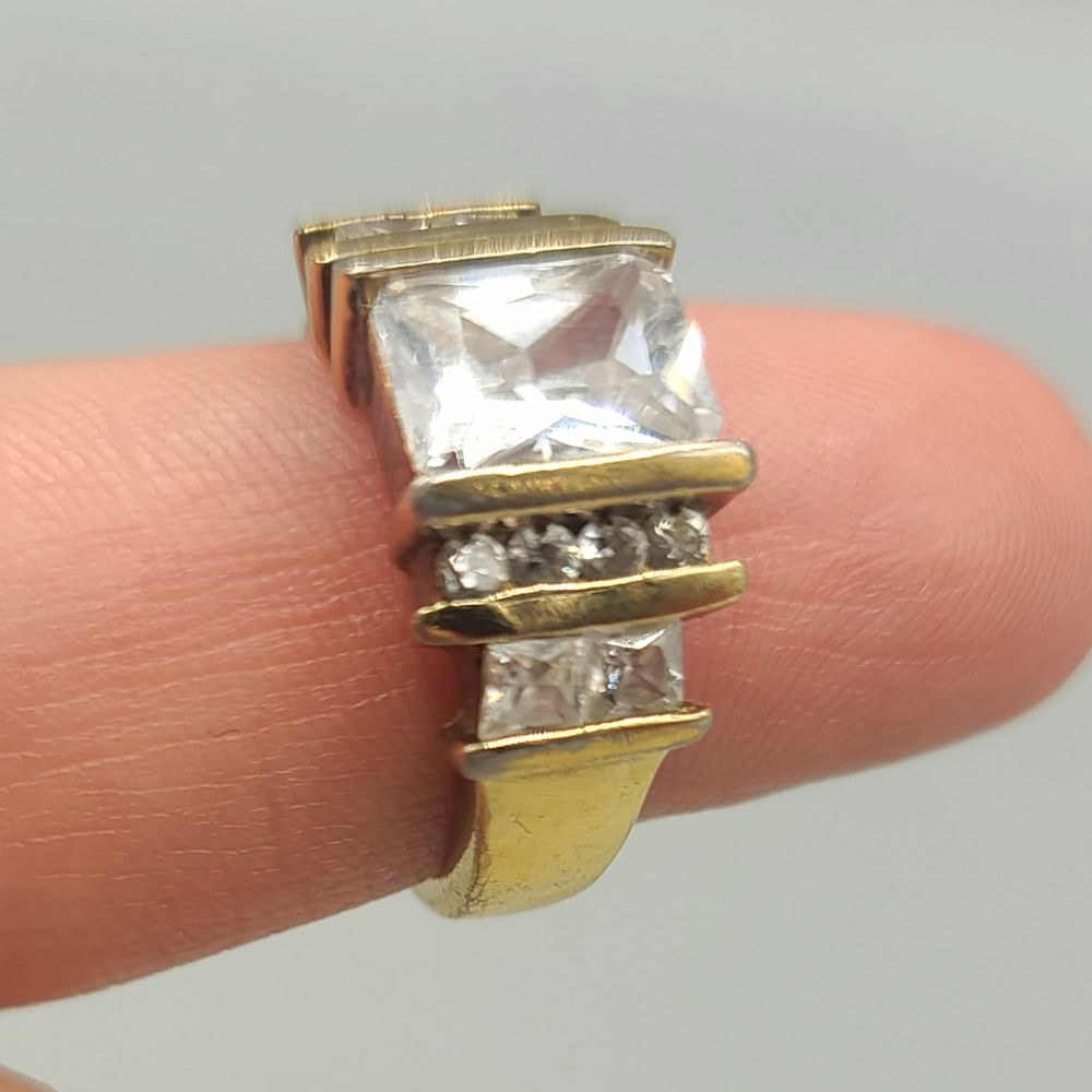 Ladies silver ring